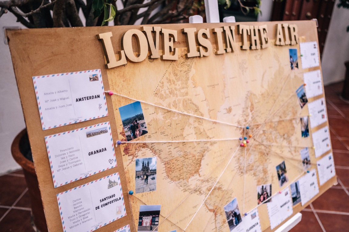 cartel para buscar mesa en en Señorillos de Lepanto