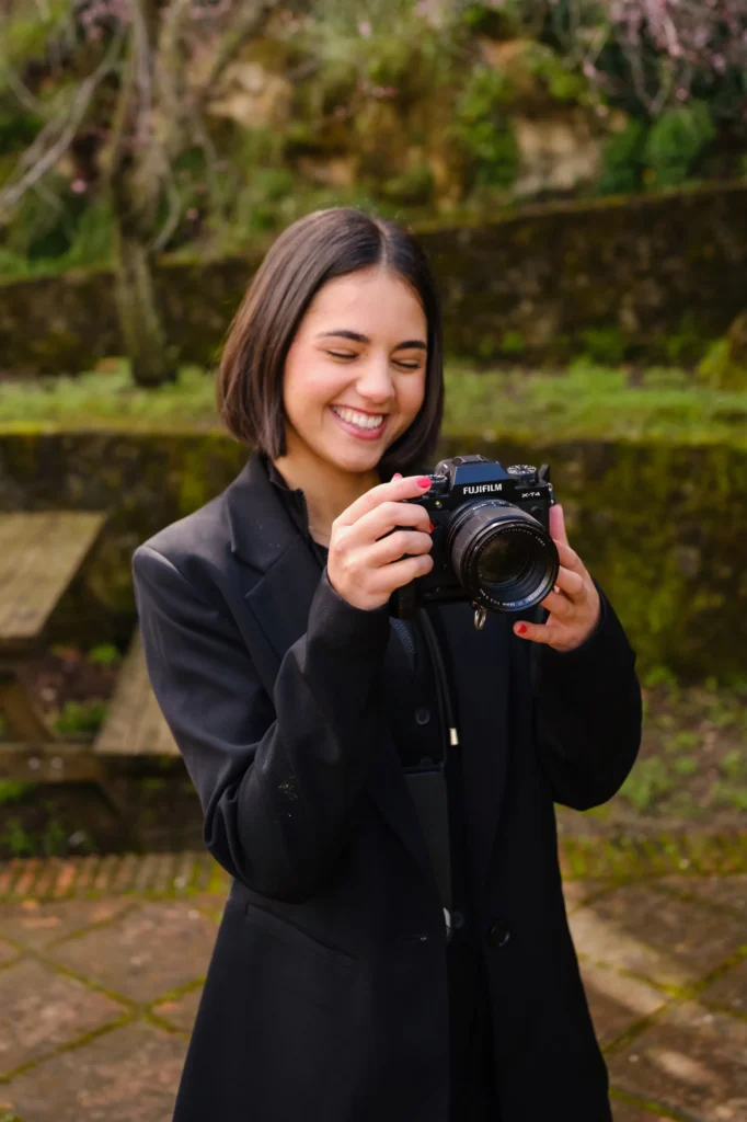 Alicia, fotógrafa de Alto Contraste, en accción