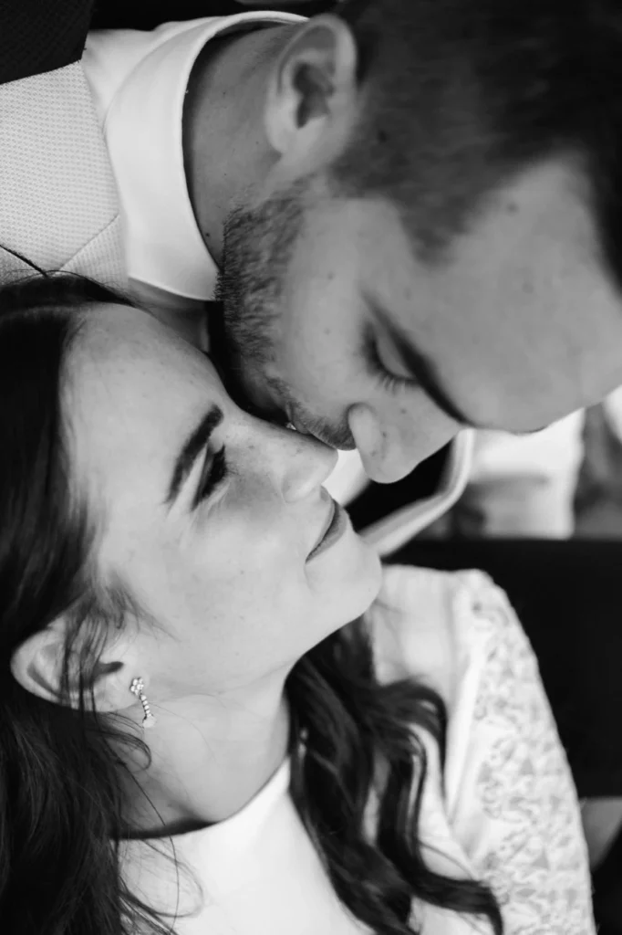 María y Sifre en su boda en Granada, en La Alhambra.