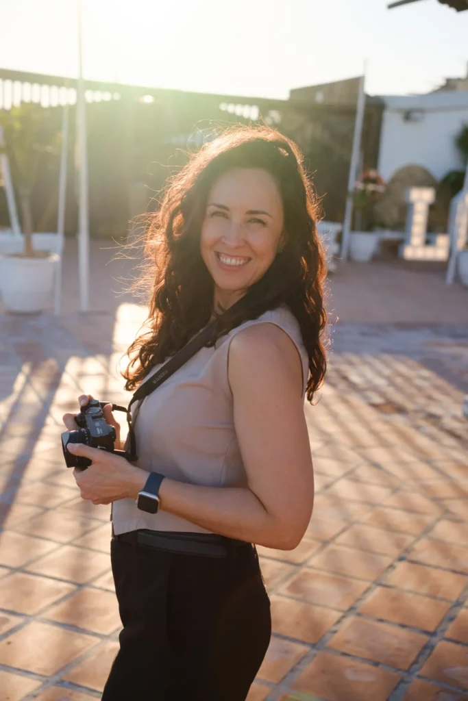 Esperanza, fotógrafa de Alto Contraste, con su cámara.