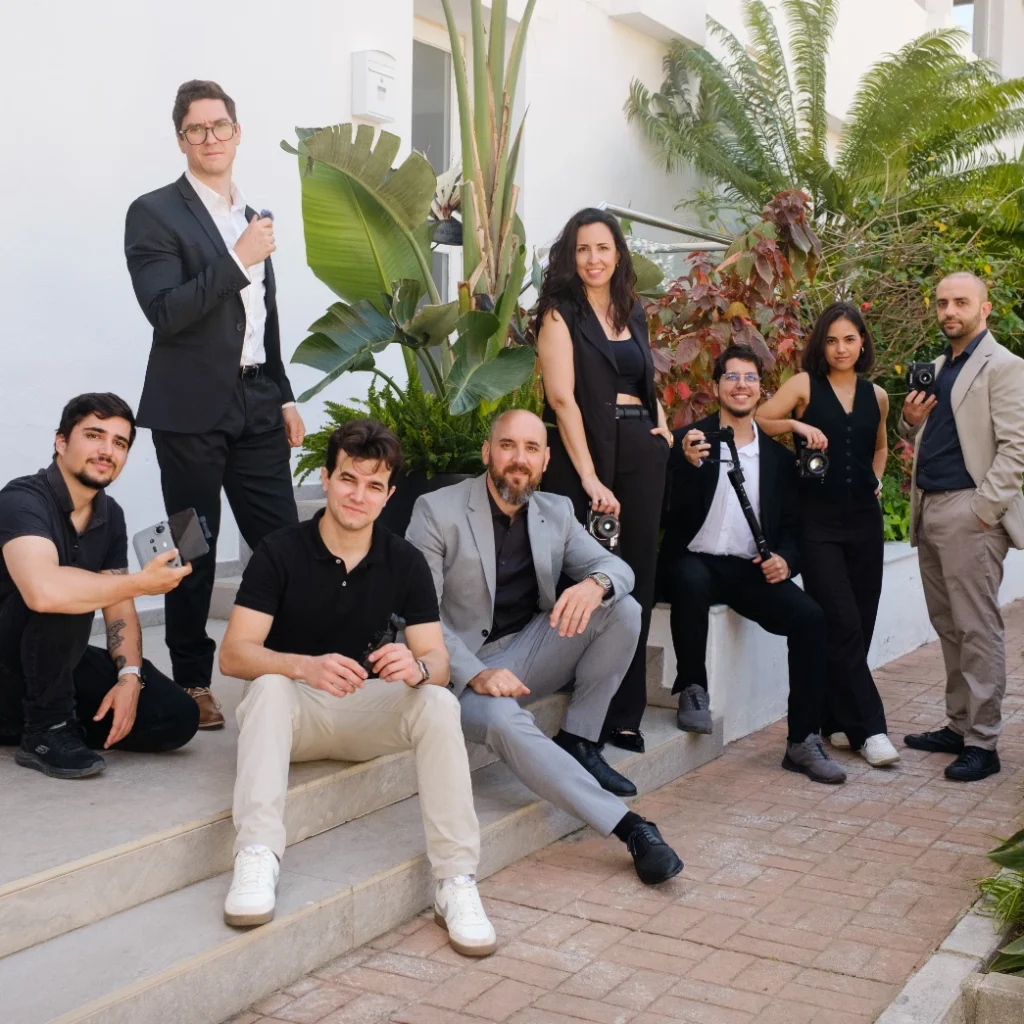 La foto del equipo de Alto Contraste, los fotógrafos, los videografos y lo operadores de dron, de la Costa del Sol y Granada