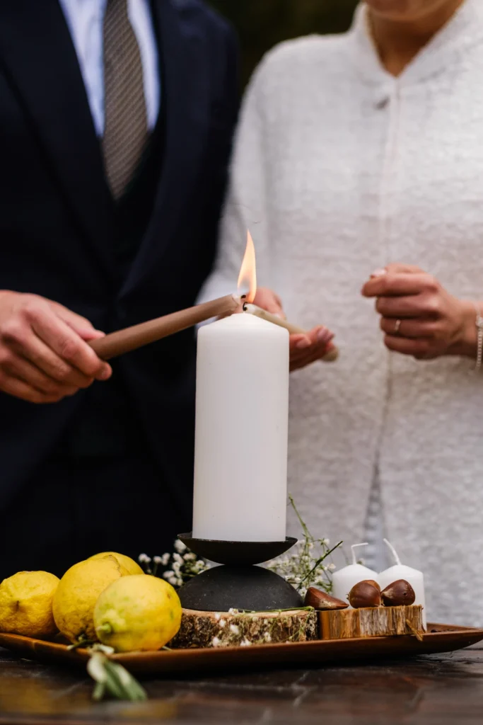 Ritual de las velas, uno de los momentos de la ceremonia de la boda.
