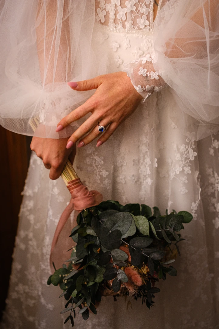 El anillo, el ramo y el vestido, queda precioso
