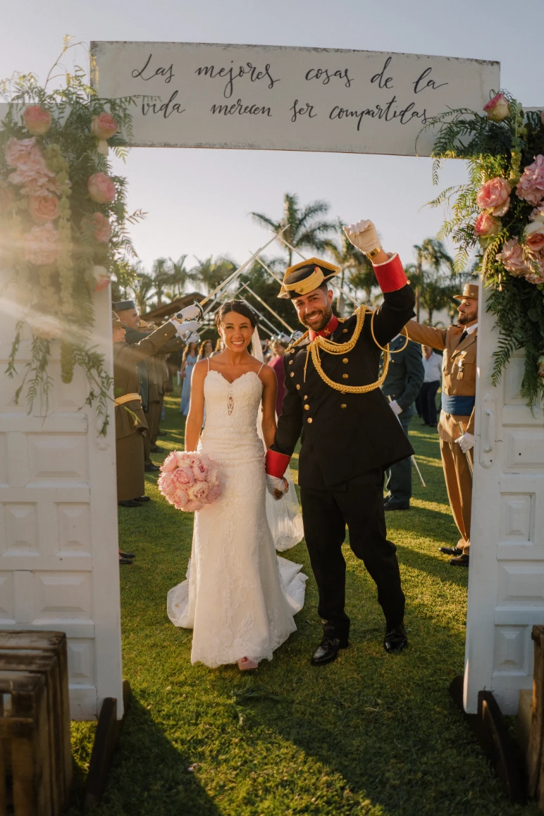 Salida de los novios.