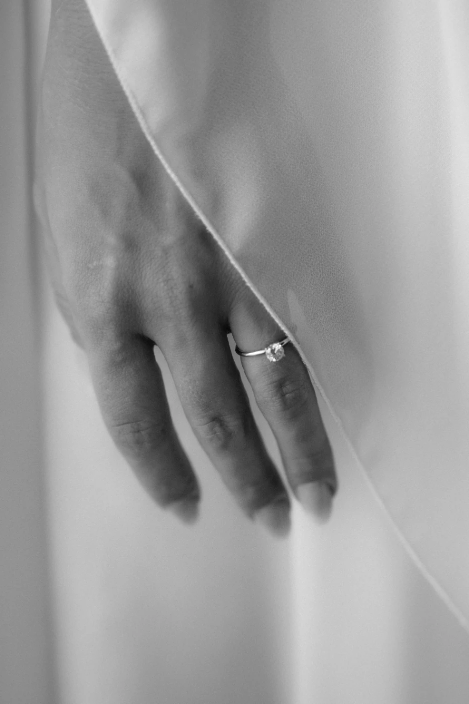 Foto detalle del anillo de compromiso.