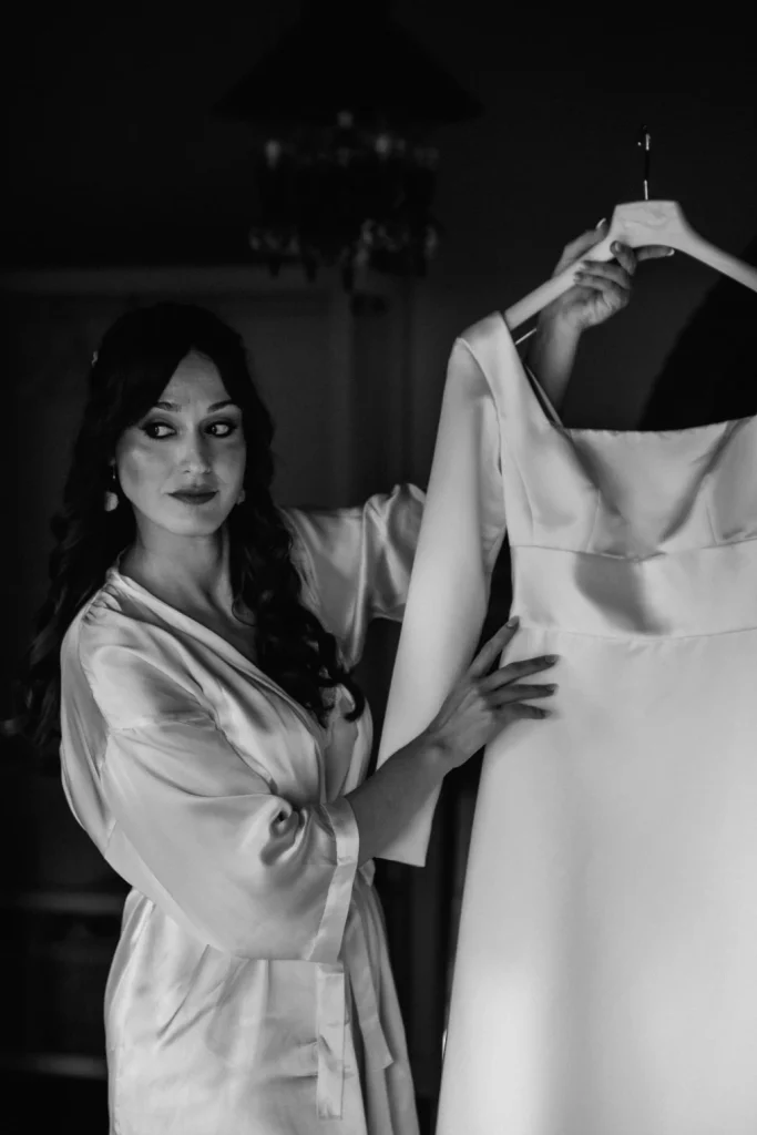 Sandra mostrando su vestido.