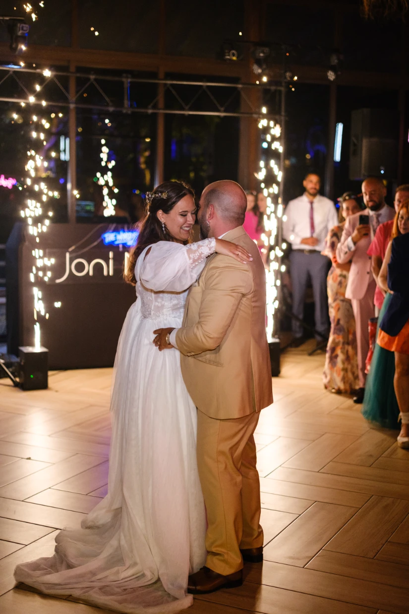 Los novios en su baile.