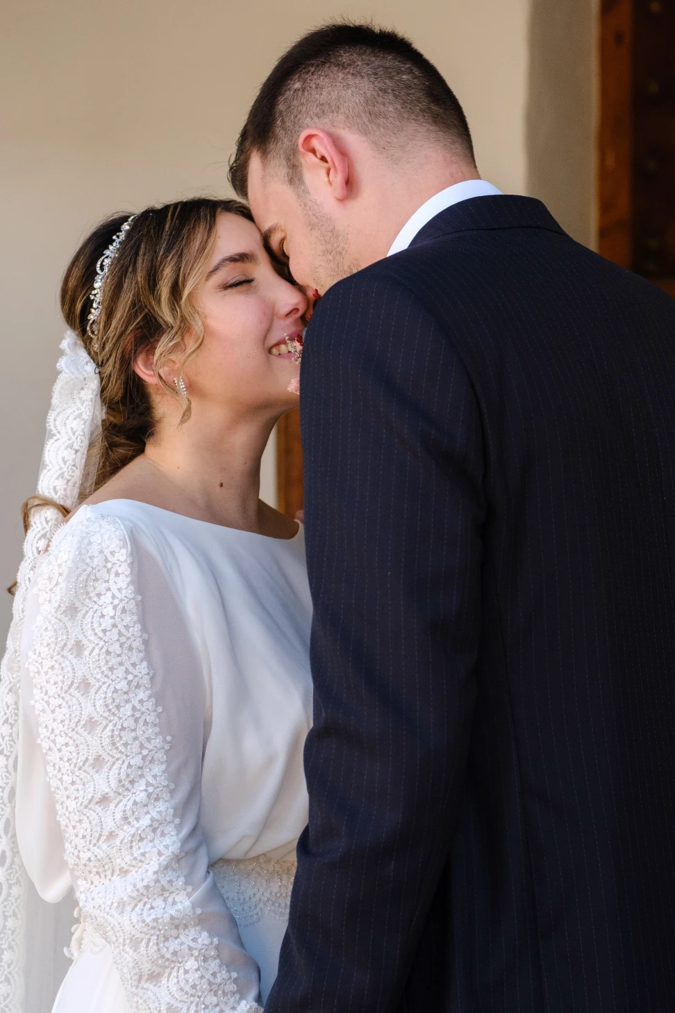 Miras cómplices entre Marta y Adrián.
