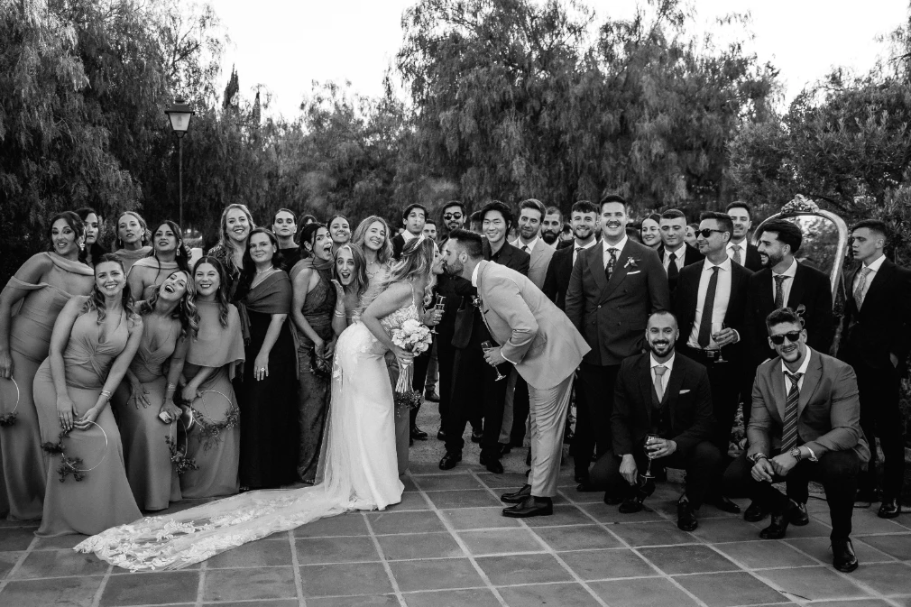 Inma y Salva con sus amigos.